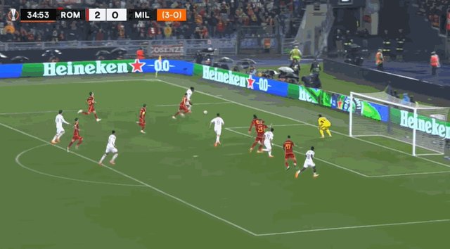 1713476066942077898.gif 奇克头球.gif